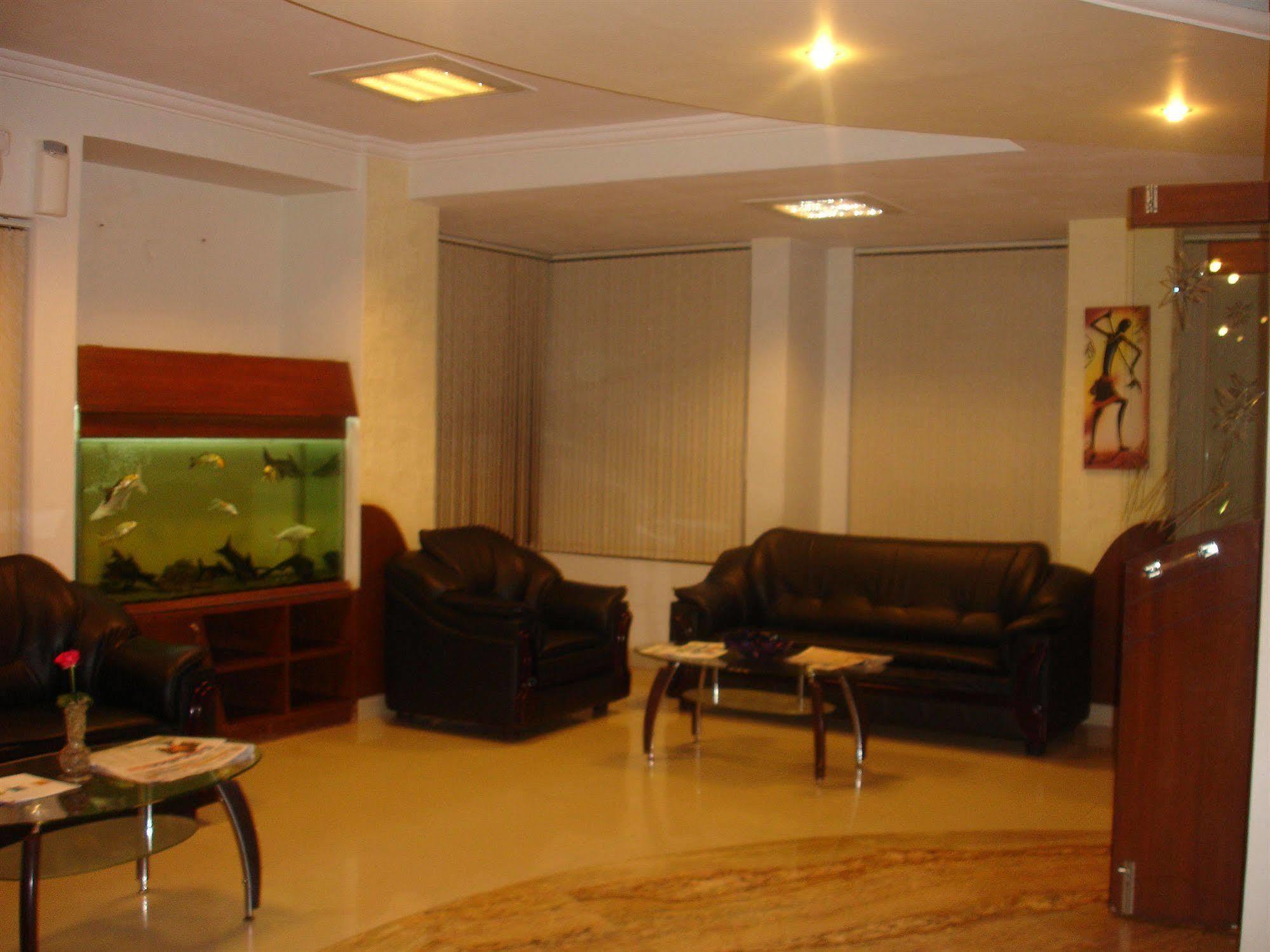 Oyo 5934 Lokaz Hotel Bangalore Exterior photo