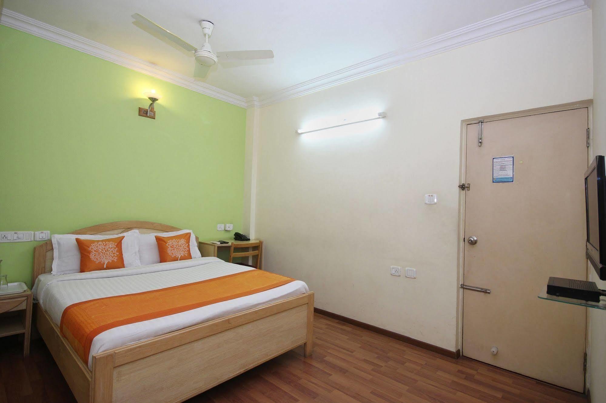 Oyo 5934 Lokaz Hotel Bangalore Exterior photo